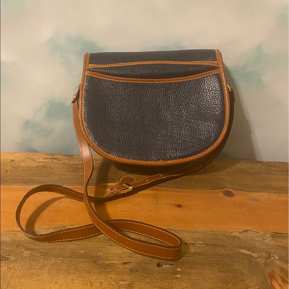 Vintage navy tan Dooney Bourke-like leather purse - Picture 7 of 10